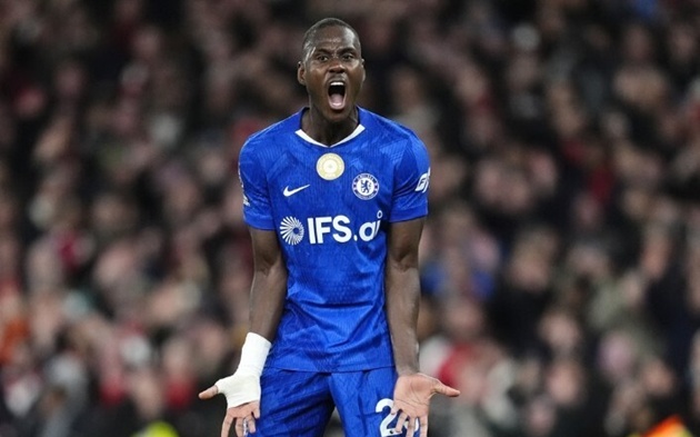 Ảnh bài viết Chelsea khước từ đề nghị 30 triệu euro của Como ở vụ Chalobah
