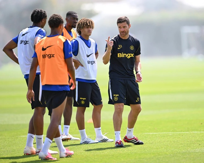 Alonso thường tham gia sát sao các buổi tập. Ảnh: Getty.