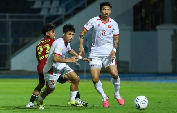Tuyển Việt Nam vẫn "giấu bài" bóng chết? Ảnh: VFF
