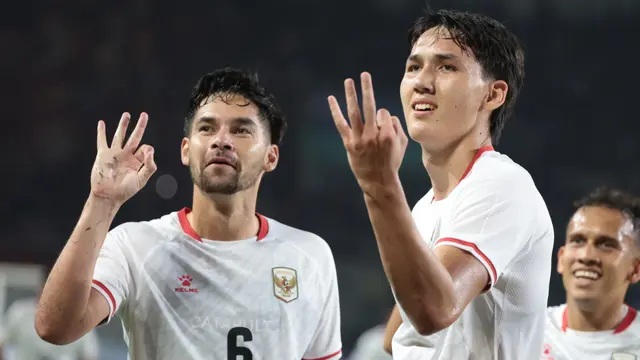 Baker đã ghi đến 3 bàn thắng trong ngày ra mắt. Ảnh: Kapanlagi.