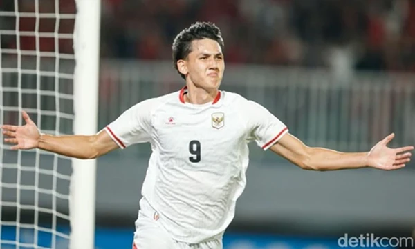 Ảnh bài viết Sao 1m96 Indonesia lập hat-trick đuổi kịp Đình Bắc