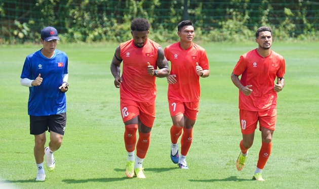 Việt Nam chuẩn bị cho trận gặp Singapore. (Ảnh: VFF).