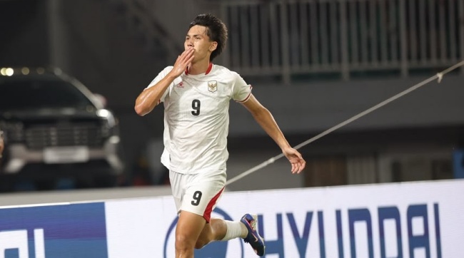 Mitchel Baker là mối đe dọa nguy hiểm cho Việt Nam. Ảnh: Bola.
