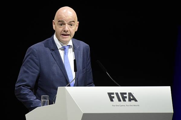 Chủ tịch FIFA đang hứng chịu l&agrave;n s&oacute;ng chỉ tr&iacute;ch nặng nề. (Ảnh: Getty Images)
