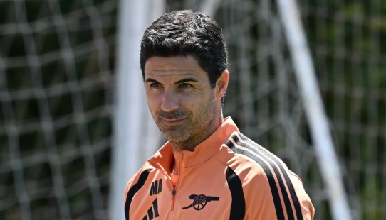 Arteta hài lòng với thái độ các cầu thủ Arsenal trong buổi tập đầu tiên. Ảnh: Getty Images.