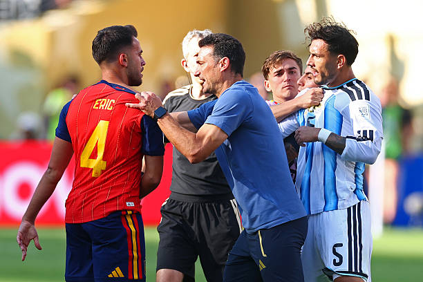 Ảnh bài viết FIFA điều tra Paredes và Molina sau vụ ẩu đả ở World Cup