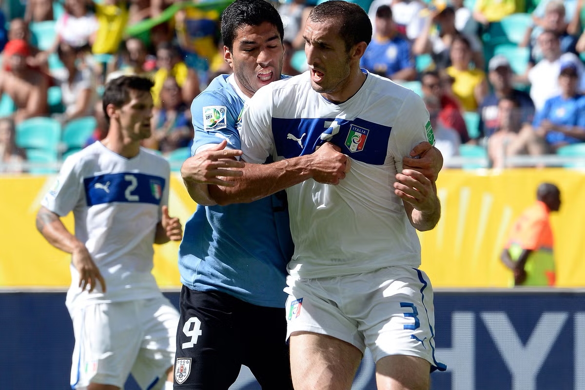 Suarez nhận &aacute;n phạt nặng nhất lịch sử World Cup. Ảnh: Getty Images.