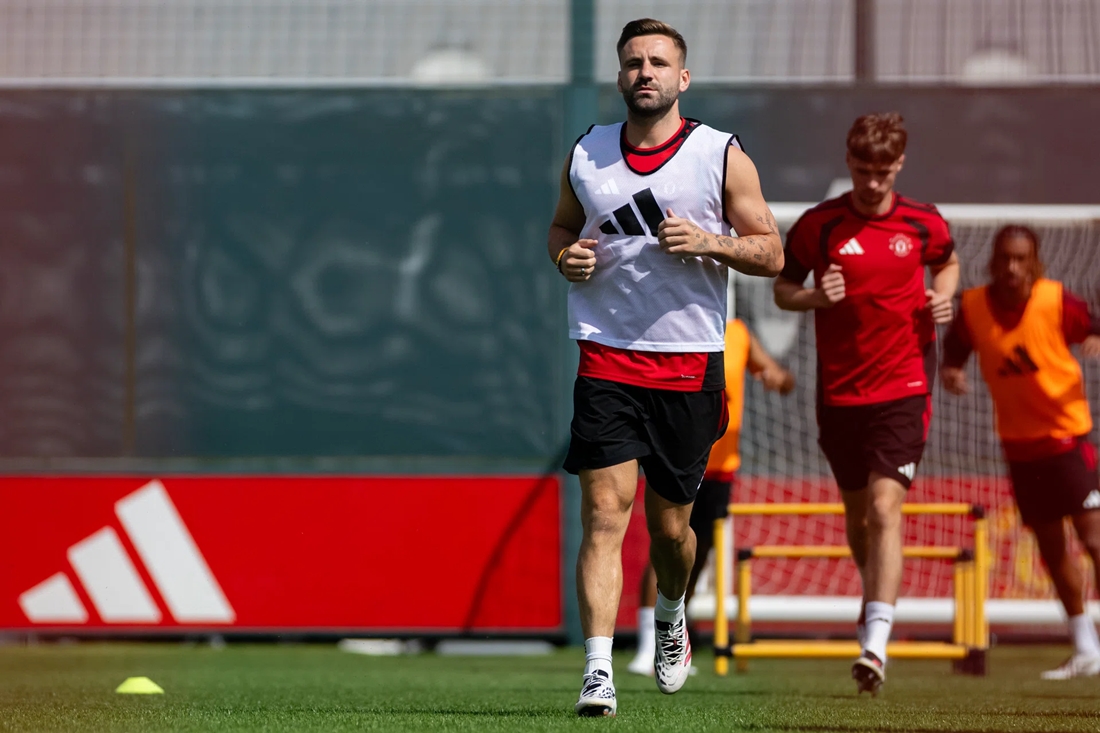 Luke Shaw l&agrave; lựa chọn an to&agrave;n v&agrave; d&agrave;y dạn kinh nghiệm. Ảnh: Manchester United FC.
