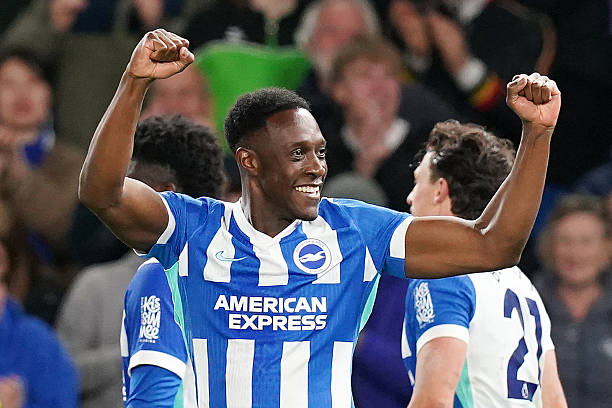 Sự xuất hiện của Danny Welbeck l&agrave; cần thiết cho Chelsea. Ảnh: Getty Images