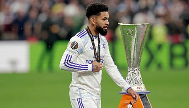 Douglas Luiz có phải lời giải cho tuyến giữa Man United? (Ảnh: Getty Images)