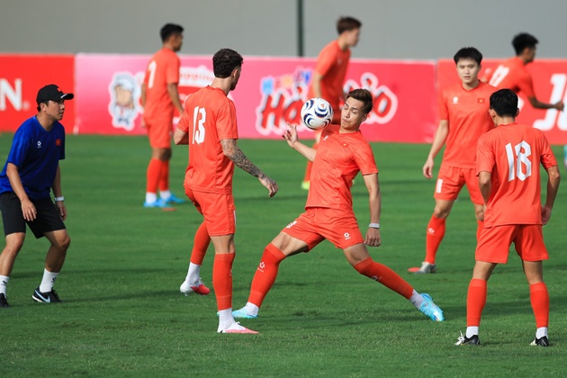 Trái lại, Bola khẳng định hàng phòng ngự là "tử huyệt" của Việt Nam. Ảnh: VFF.