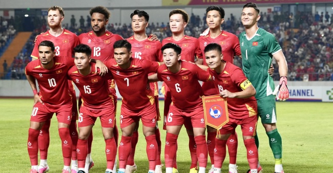 Bản sắc tuyển Việt Nam và bài kiểm tra mang tên Singapore