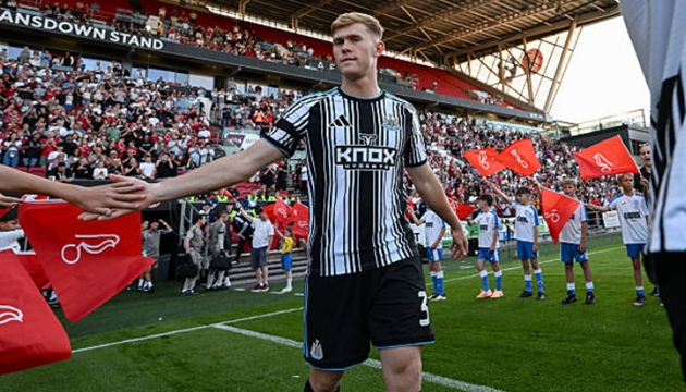 Ảnh bài viết Man Utd săn Lewis Hall giữa tâm bão ở Newcastle
