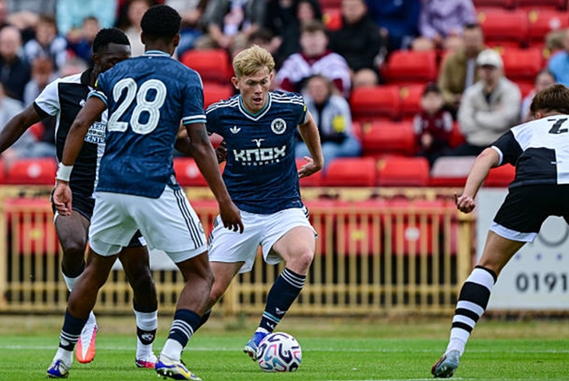 Chelsea cạnh tranh Lewis Hall với Man United. (Ảnh: Getty Images)