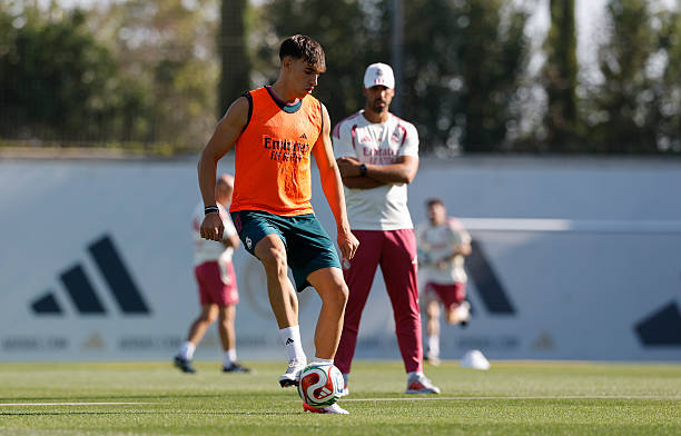 Ảnh bài viết Carlos Espi ra mắt Real Madrid sau chưa đầy 24 giờ