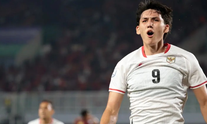 Mitchell Baker tiếp tục ghi b&agrave;n cho Indonesia. Ảnh: Bola Sport.