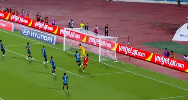 Ảnh bài viết Việt Nam 0-0 Singapore: Thành Chung đánh đầu chệch cột dọc