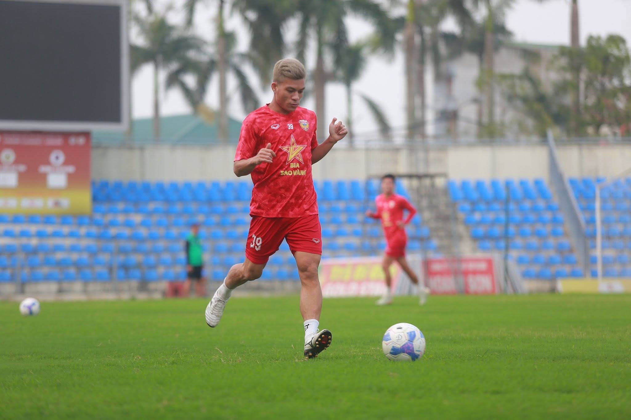 Huỳnh Tấn Tài chuẩn bị cho mùa giải V-League 2026/27 trong màu áo Hồng Lĩnh Hà Tĩnh. Ảnh: CLB Hà Tĩnh.