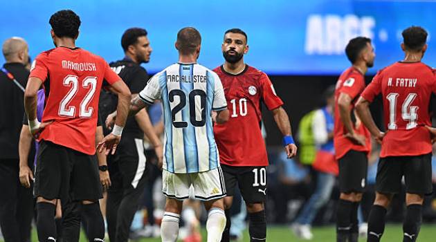 Ảnh bài viết Tin đồn chuyển nhượng sáng 2/8: Trabzonspor áp sát Salah; Man City nhắm Neto