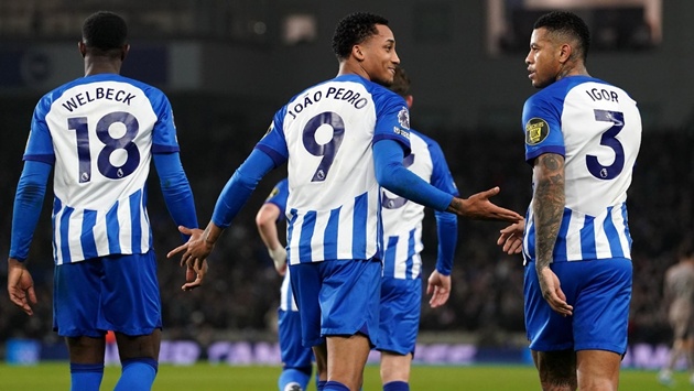 Welbeck c&oacute; thể sẽ xếp sau Joao Pedro tr&ecirc;n h&agrave;ng c&ocirc;ng. (Ảnh: BeinSport)
