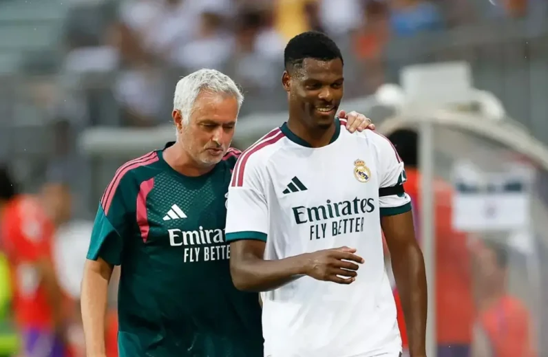 Ảnh bài viết Sơ đồ lạ của Mourinho giúp Alexander-Arnold cùng Dumfries thăng hoa