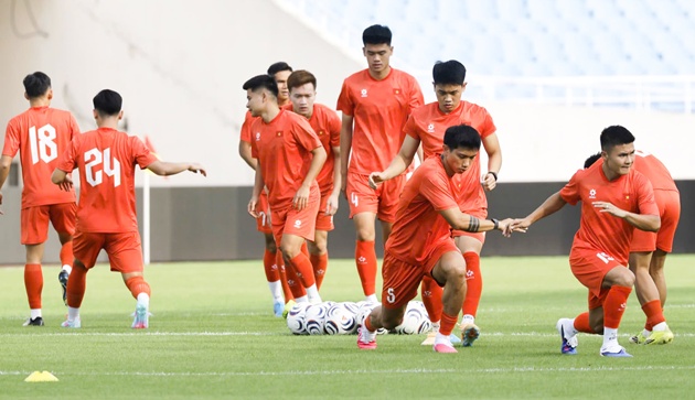 Đình Bắc tỏ ra nguy hiểm khi vào sân ở hiệp 2. (Ảnh: VFF)