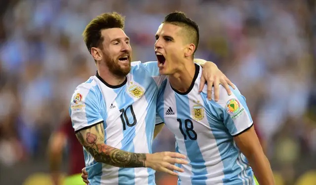  Lamela khi c&ograve;n kho&aacute;c &aacute;o Argentina. Ảnh: Getty.