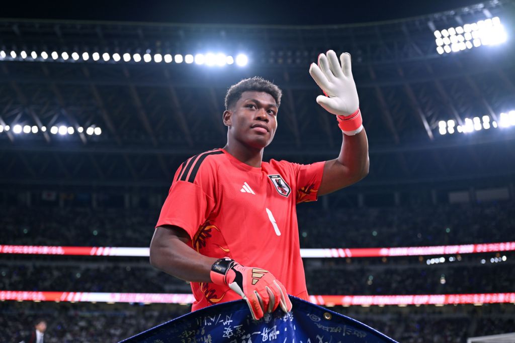 Ảnh bài viết PSG vượt mặt Juventus vụ thủ thành Zion Suzuki