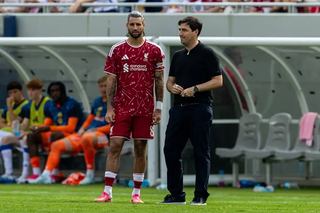Szoboszlai chấp nhận đá trái sở trường để mang lại lợi ích cho Liverpool. Ảnh: Imago
