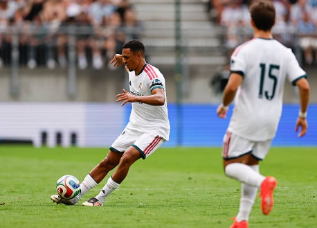 Alexander-Arnold đã phần nào thể hiện được khả năng của mình trong trận gặp Fiorentina. Ảnh: Getty Images.
