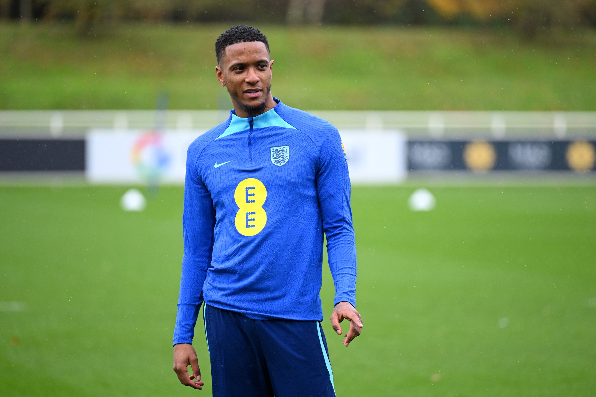 Ảnh bài viết Saliba nghỉ dài hạn, Arsenal lập tức nhắm Ezri Konsa