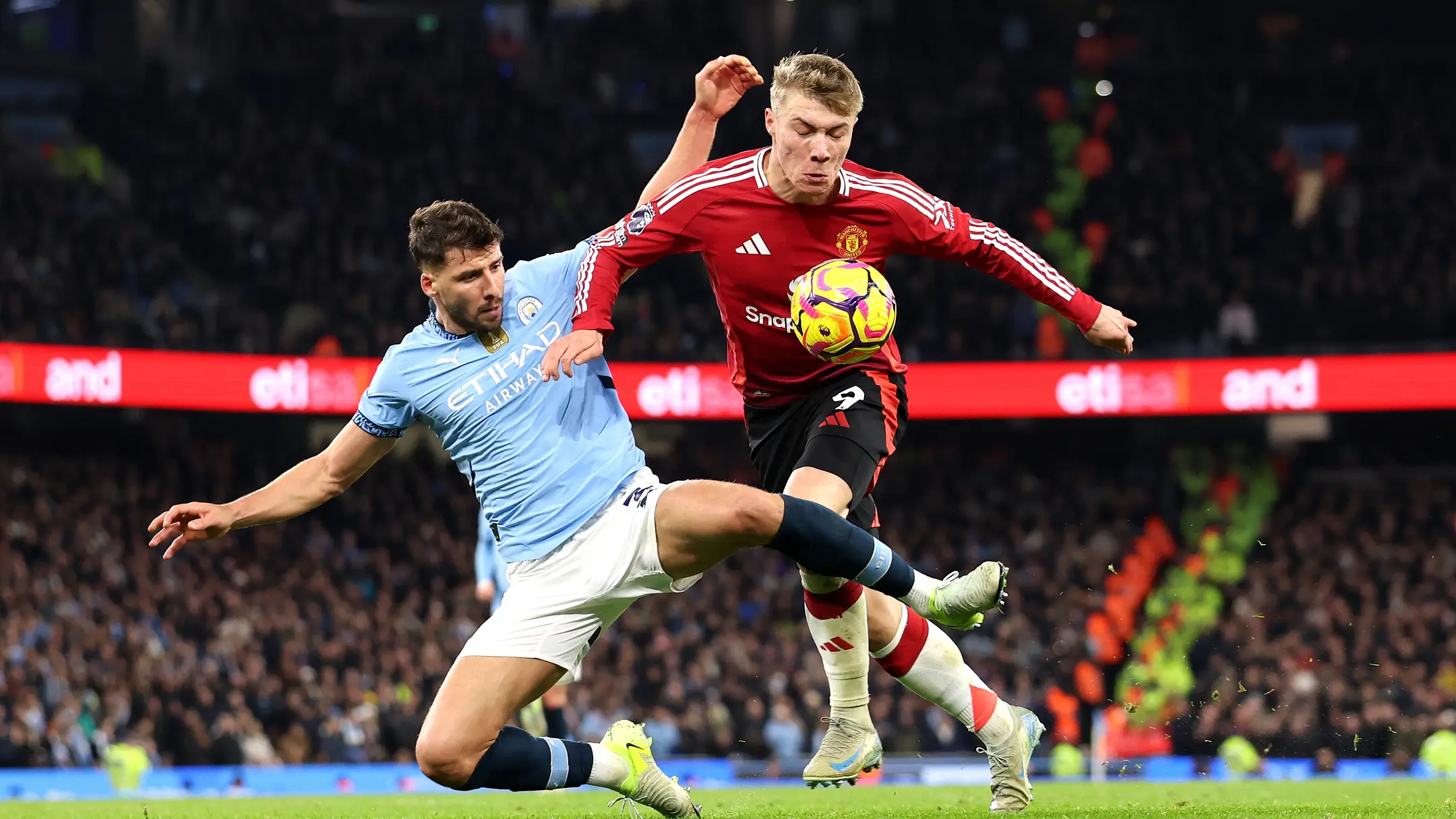 Derby là cuộc chiến vượt xa giá trị ba điểm thông thường. Ảnh: Getty Images.