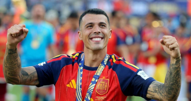 Ảnh bài viết Lamine Yamal gợi ý Barca chiêu mộ Pedro Porro