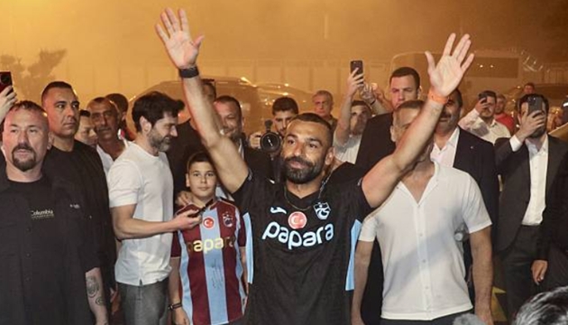 Ảnh bài viết 25.000 fan đốt pháo sáng đón Salah gia nhập Trabzonspor