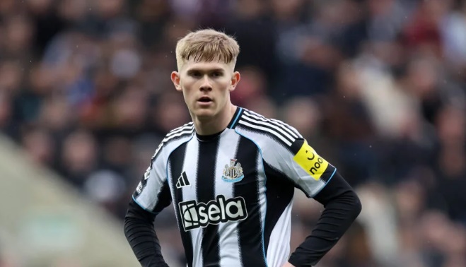 Ảnh bài viết Tại sao MU khó chèo kéo Lewis Hall khỏi Newcastle?