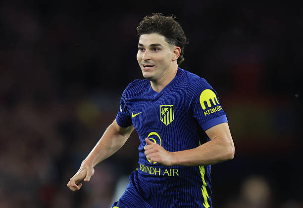 Julian Alvarez nằm trong tầm ngắm của Barcelona. Ảnh: Getty Images