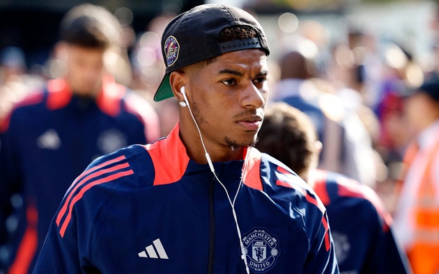 Ảnh bài viết Bóng ma từ những bản hợp đồng cũ đang kìm hãm Man Utd trên TTCN