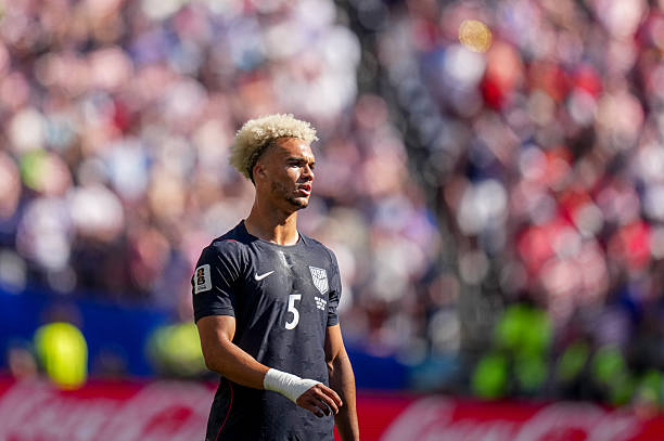 Man Utd nên cân nhắc chiêu mộ Robinson. Ảnh: Getty Images.