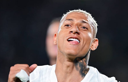 Richarlison vừa tỏa sáng để giúp Spurs đánh bại Chelsea. Ảnh: Getty.