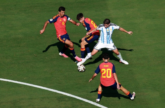 Rodri và Alvarez đều là những mục tiêu chuyển nhượng của Barca. Ảnh: Getty.