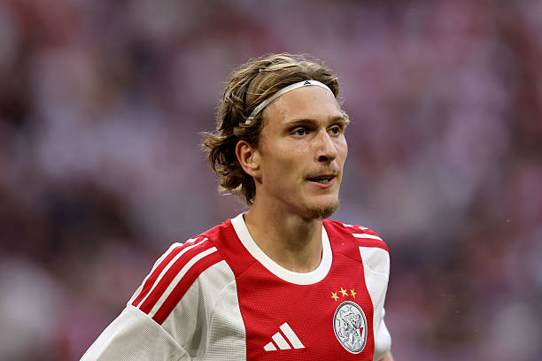 Mika Godts từng nhận được sự quan tâm từ Bayern Munich và Barcelona. Ảnh: Getty Images