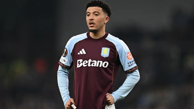 Jadon Sancho đã sa sút theo cách ít ai ngờ. Ảnh: Getty.