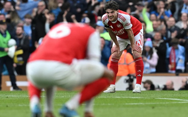 Hàng tiền vệ Arsenal thường xuyên cày ải quá sức. Ảnh: Getty.