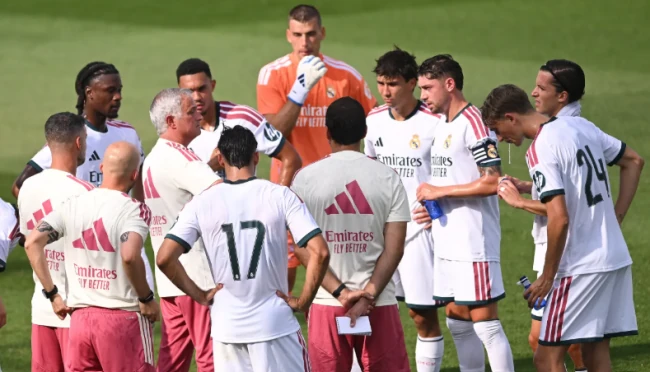 HLV Mourinho cùng dàn sao Real. Ảnh: Getty.