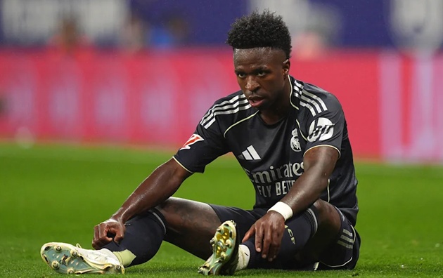 Vinicius &iacute;t đ&oacute;ng g&oacute;p v&agrave;o mặt trận ph&ograve;ng ngự. (Ảnh: Getty Images)