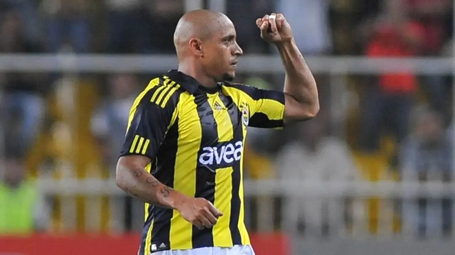 Carlos trong m&agrave;u &aacute;o Fenerbahce. Ảnh: AA.