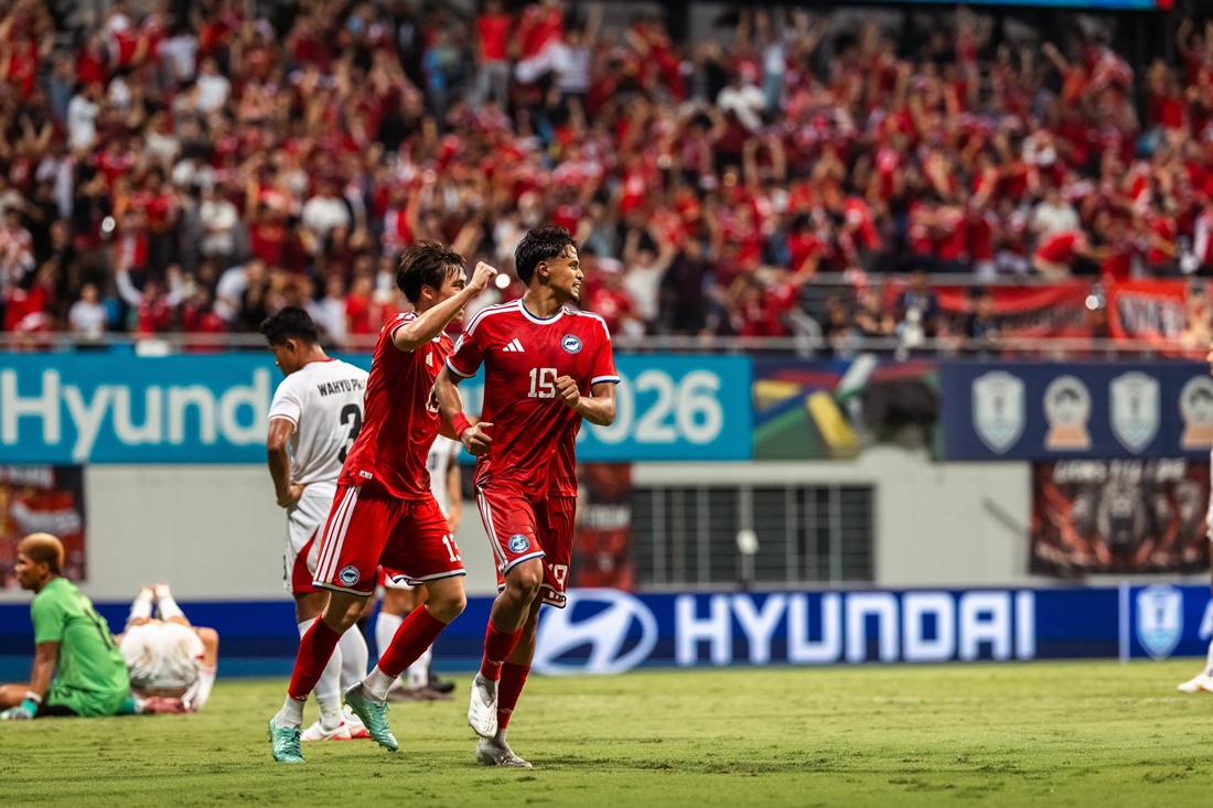 Indonesia (&aacute;o trắng) bị loại sớm ở ASEAN Cup 2026. Ảnh: LĐBĐ Singapore.