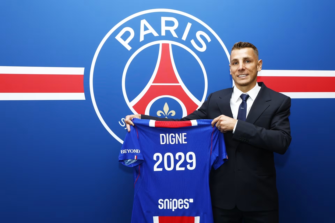 Lucas Digne ch&iacute;nh thức trở lại PSG. Ảnh: Paris Saint-Germain FC.