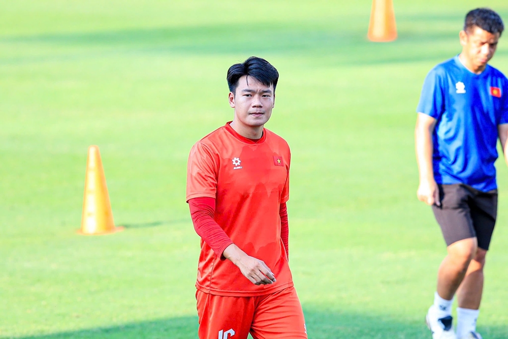 Ảnh bài viết Thành Chung bênh vực Quang Hải trước bán kết