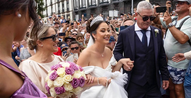 Ảnh bài viết 2.000 người vây kín đám cưới vì nhầm cô dâu là vợ Ronaldo